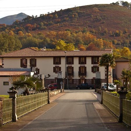 Hotel Urgain Oronoz-Mugaire Bagian luar foto