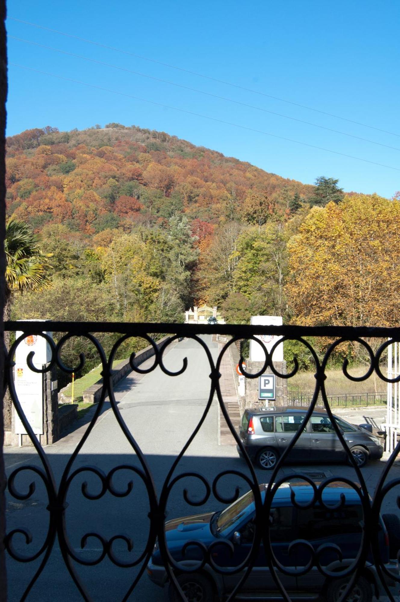 Hotel Urgain Oronoz-Mugaire Bagian luar foto