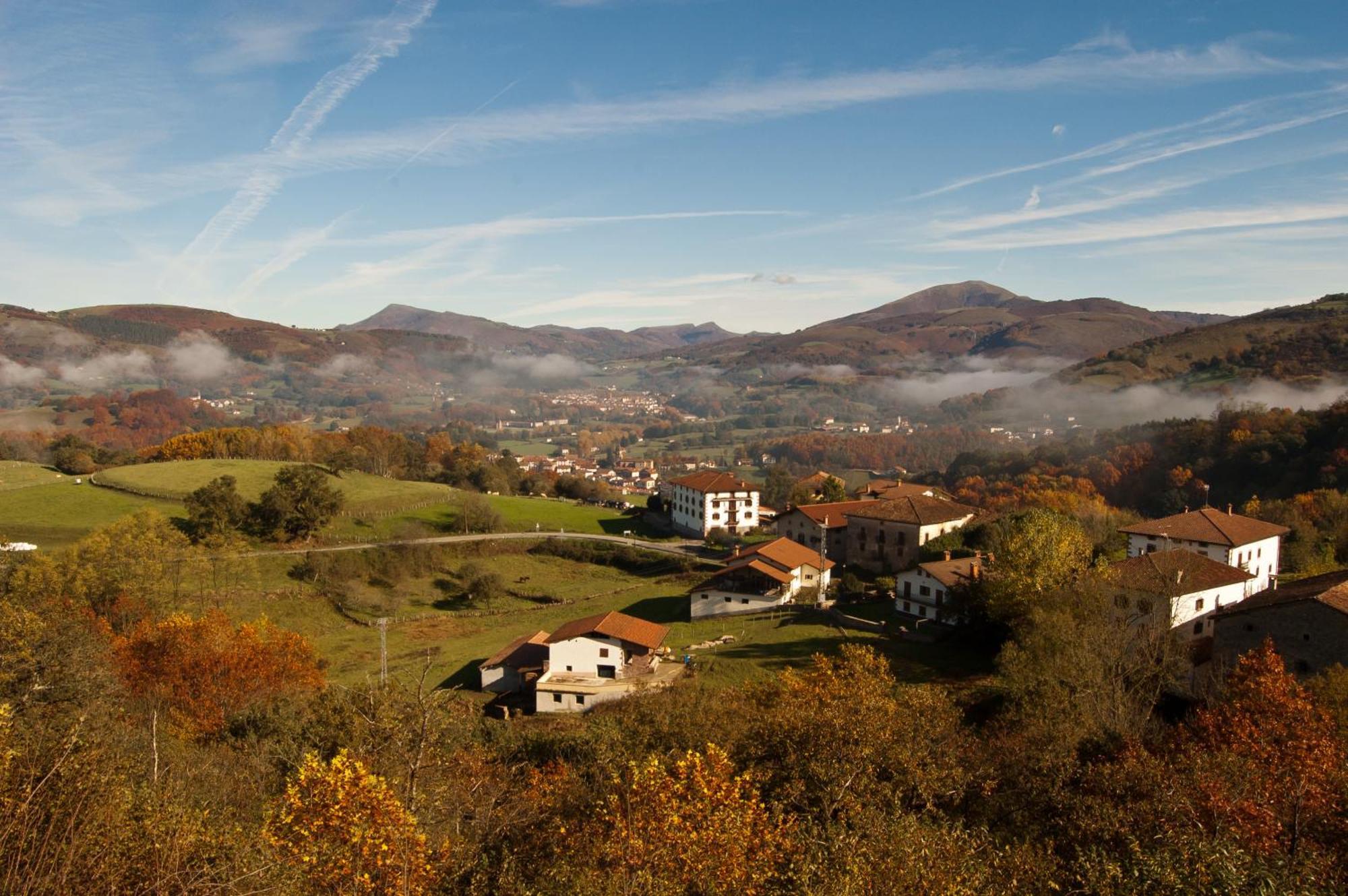 Hotel Urgain Oronoz-Mugaire Bagian luar foto