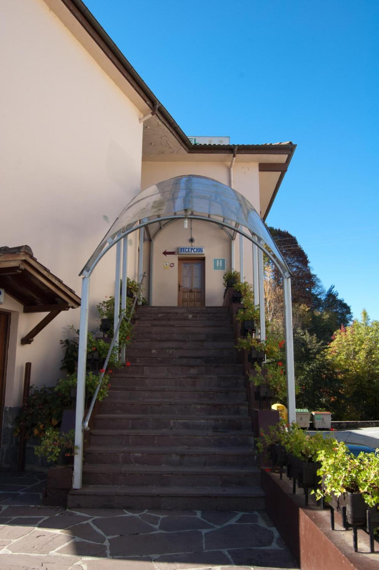 Hotel Urgain Oronoz-Mugaire Bagian luar foto