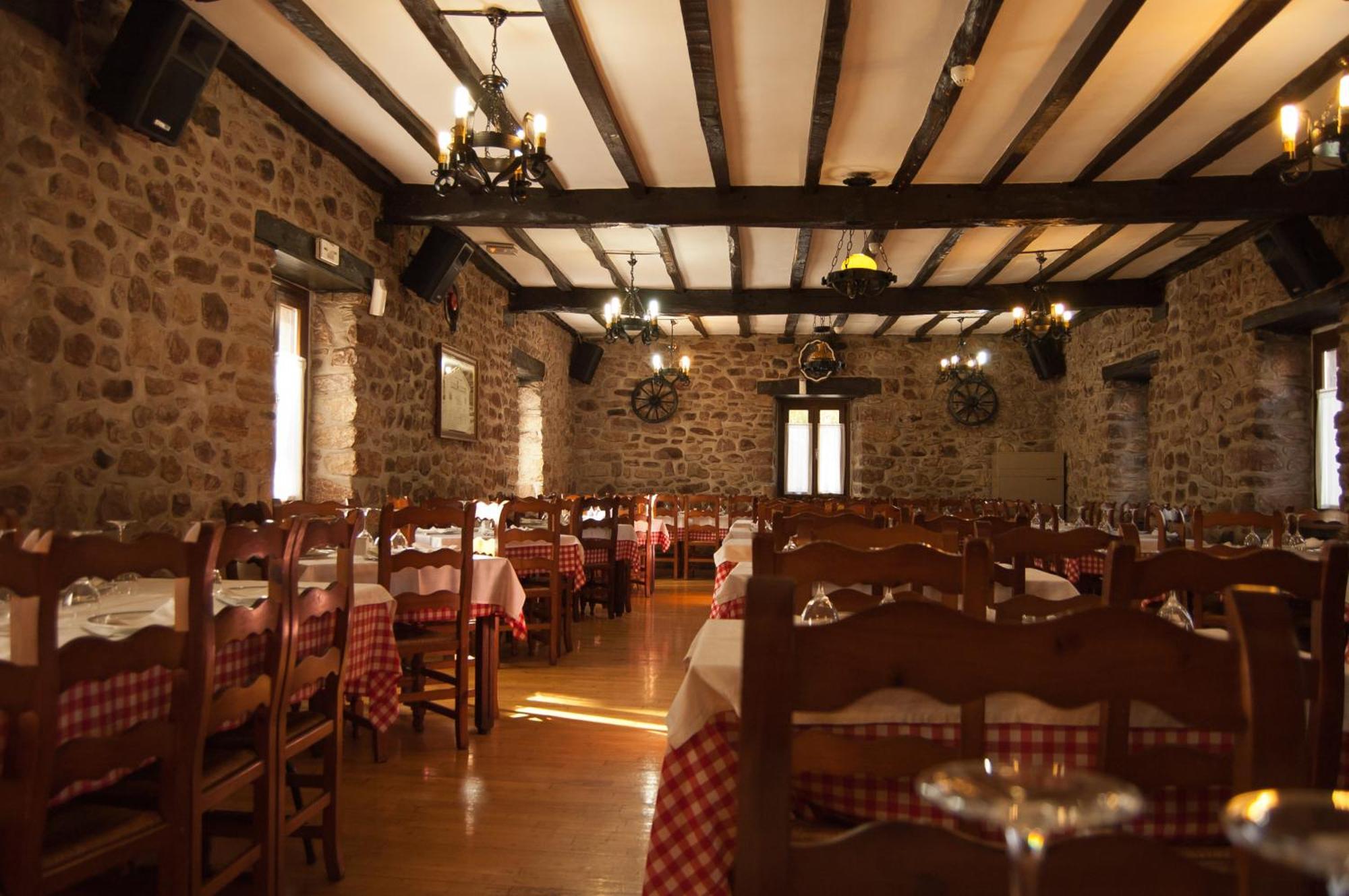 Hotel Urgain Oronoz-Mugaire Bagian luar foto