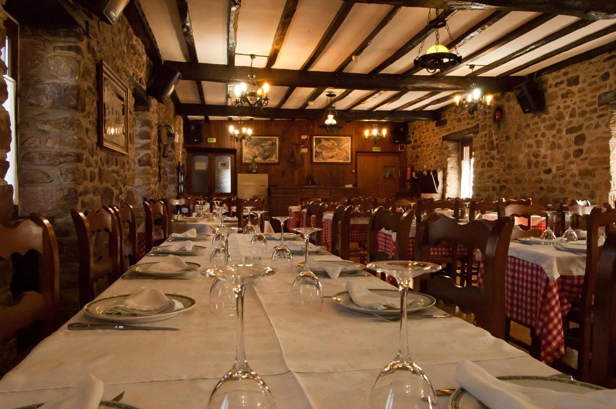 Hotel Urgain Oronoz-Mugaire Bagian luar foto
