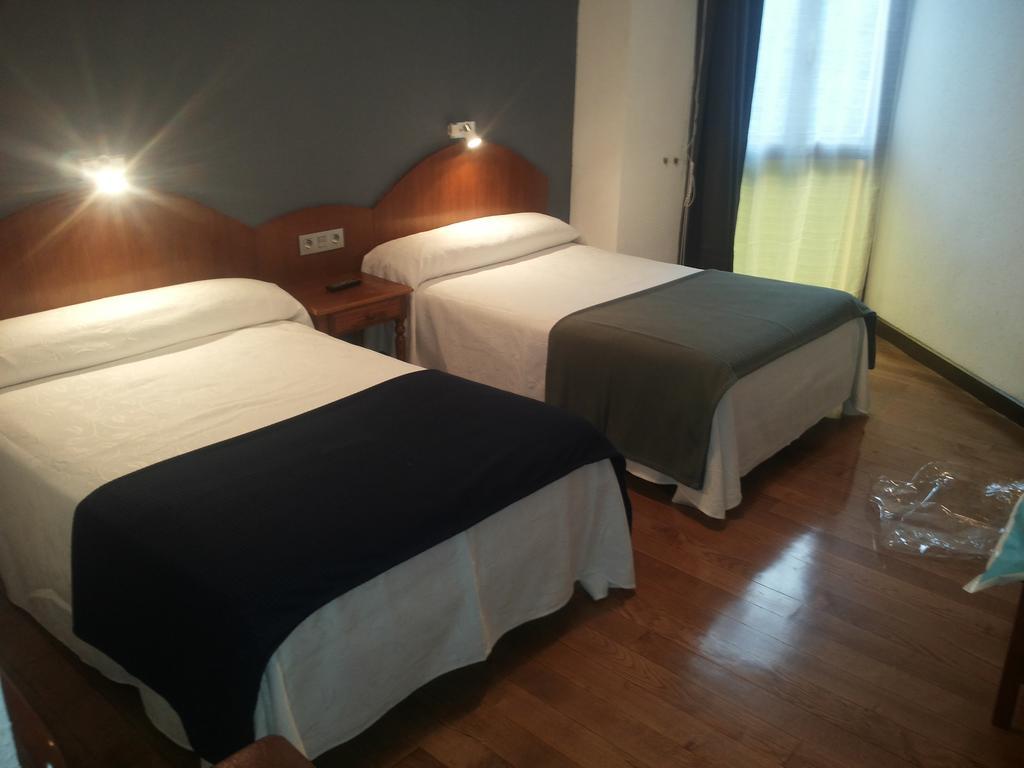 Hotel Urgain Oronoz-Mugaire Bagian luar foto