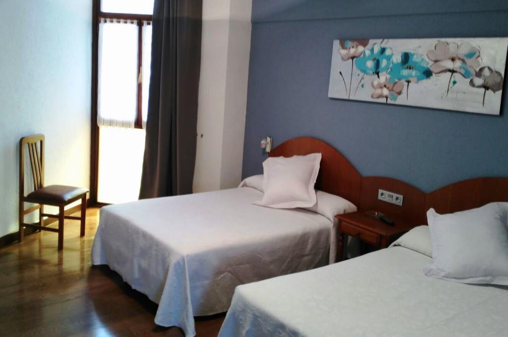 Hotel Urgain Oronoz-Mugaire Bagian luar foto